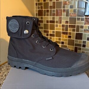 Palladium Men's baggy Boots size 10 or 10.5 NEW IN BOX